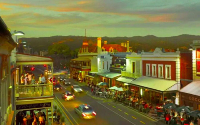 Adelaide CBD Stylish Gem WIFI Parking