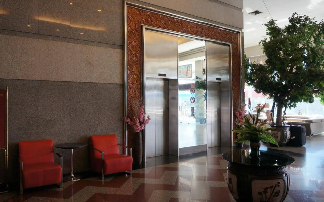 Siam Center Halal Hotel