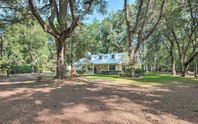 Serene Old Town Getaway Near Suwannee River!