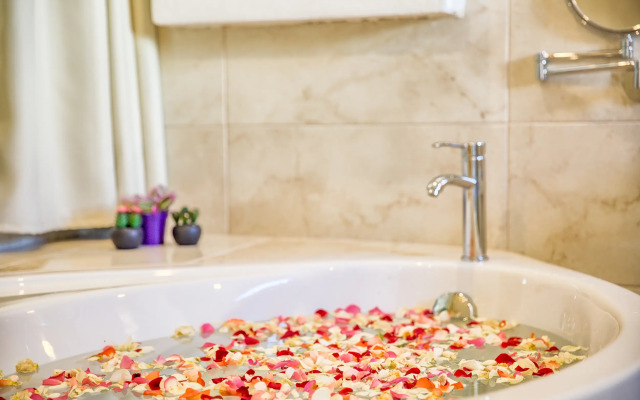Alia Suites & Alia Beachfront Suites and Spa