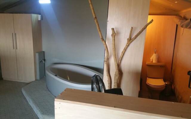 Thulani Game Lodge And Eco Estate