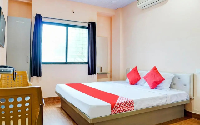 OYO 81205 Hotel Manikyaa