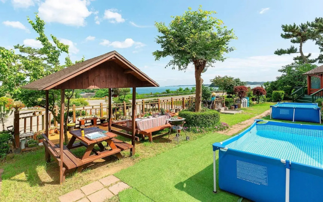 Taean Log House Pension