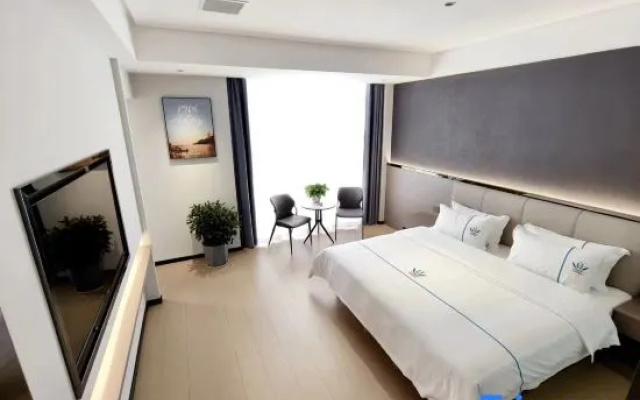Yilong Lanshe Hotel