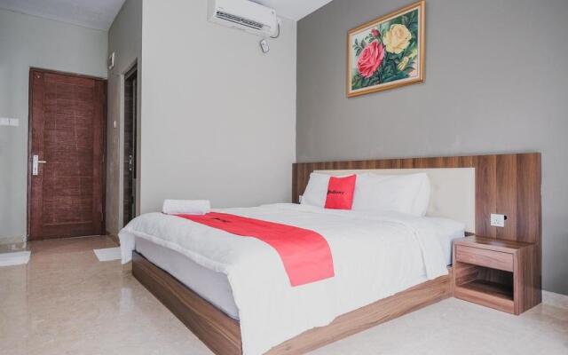 RedDoorz Premium @ Permata Baloi Green
