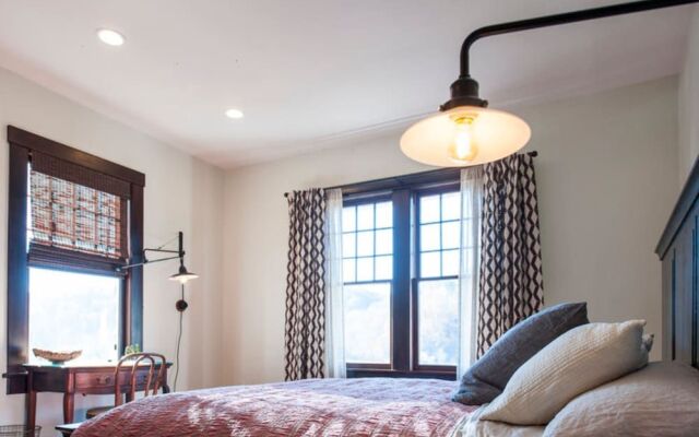 Marshall House Inn