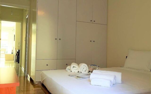 Comfy 3rd Floor Flat and Pspace