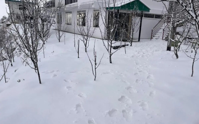 Crested View, Kufri