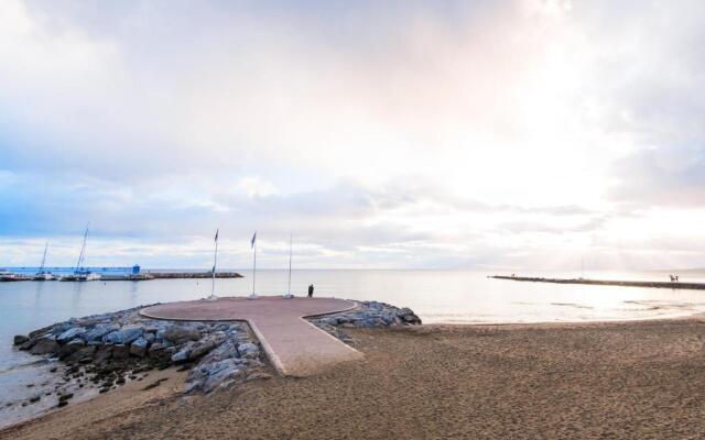 Beach Front Apartment-1st Line