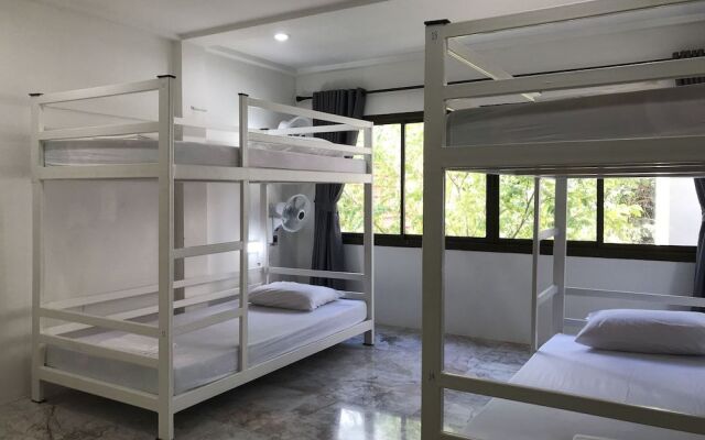 Coasters Hostel and Cafe