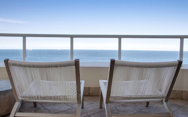 801 Oyster Schelles - Near Umhlanga Rocks Beach