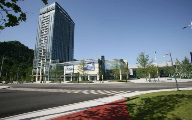 Mercure Yibin Port