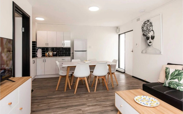 Stylish Apartment in Leafy South Perth