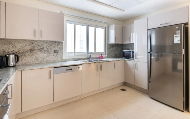 Lavish 3BR With Study in Downtown Dubai