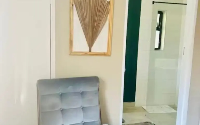 Modern Studio in Greendale - 2337