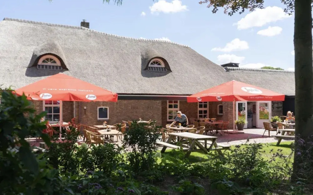 Nice Chalet With Airco Near Efteling