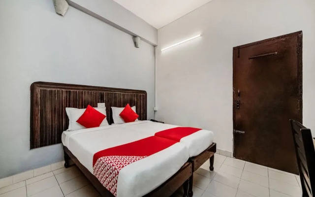 Hotel Regal By OYO Rooms