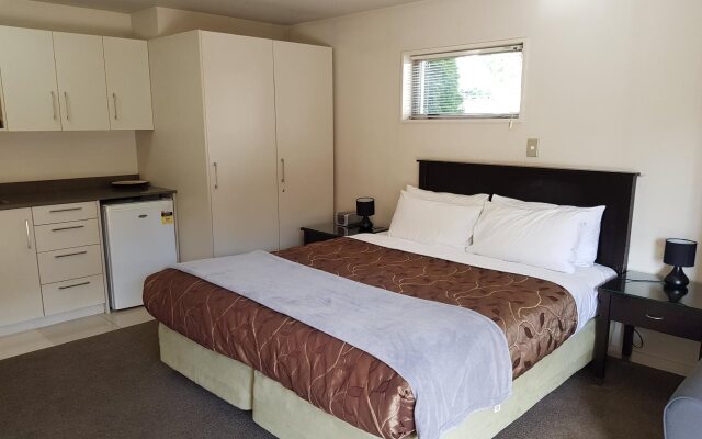 De Lago Motel Apartments