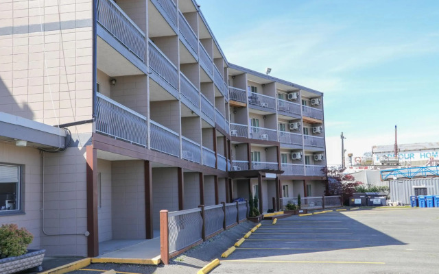 Waterfront Suites and Marina