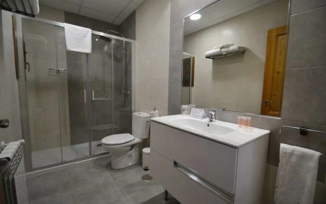 Hotel y Apartamentos El Camín