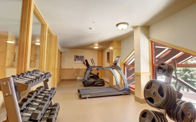 Newly Remodeled, Open Layout, with Incredible Views - CS302 by RedAwning
