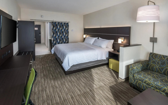 Holiday Inn Express & Suites Kelowna - East by IHG
