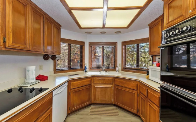 Canyon Castle Mtn Retreat w Hot Tub