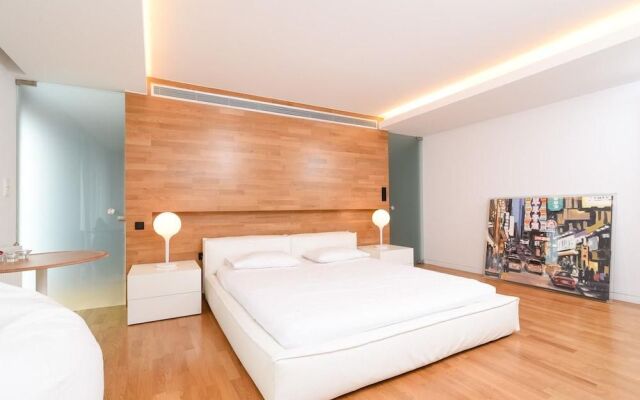 180m homm Newly Renovated Luxurious Penthouse