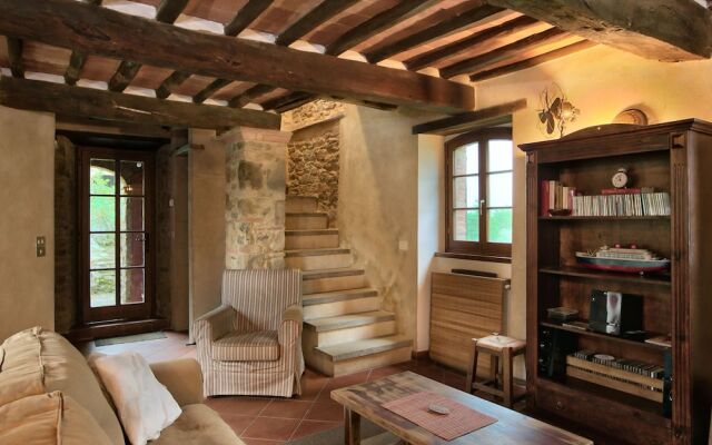Magnificent Farmhouse in Lucignano With Swimming Pool