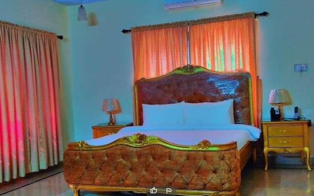Waypoint Hotel