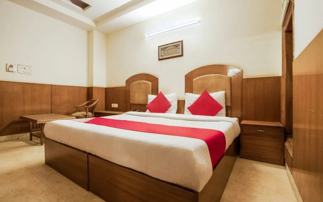 Oyo 43670 Hotel Apra Deluxe