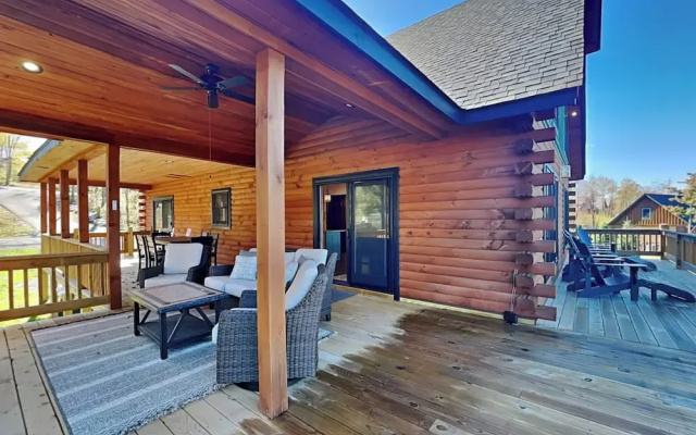Mama Bear Lodge by Taylor Made Deep Creek