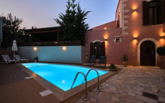 Stone Villa with swimming pool-BBQ!