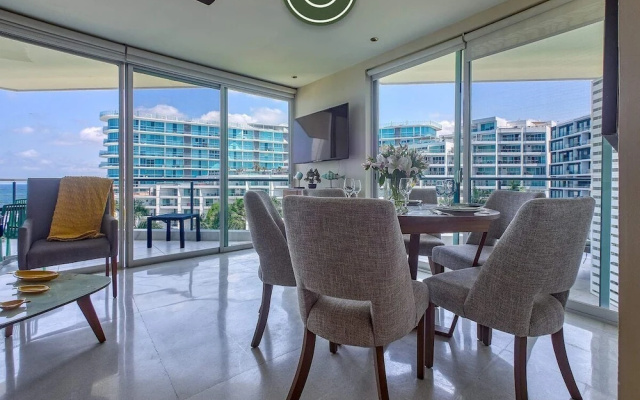 Oceanview 2 BR Condo - Beachclub - Pool - Ocean