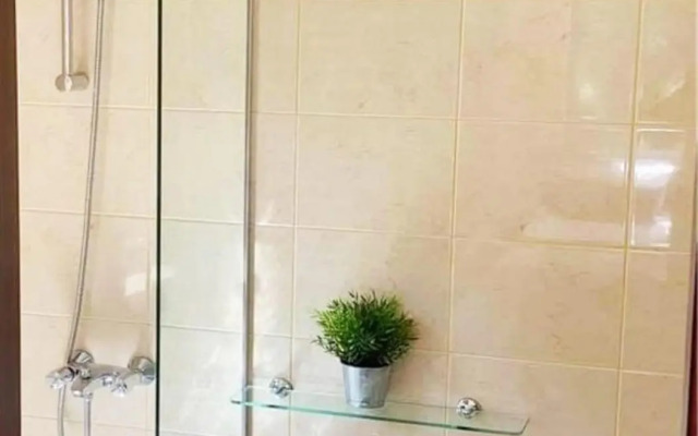 Flora Ski-slope Studio Apartment