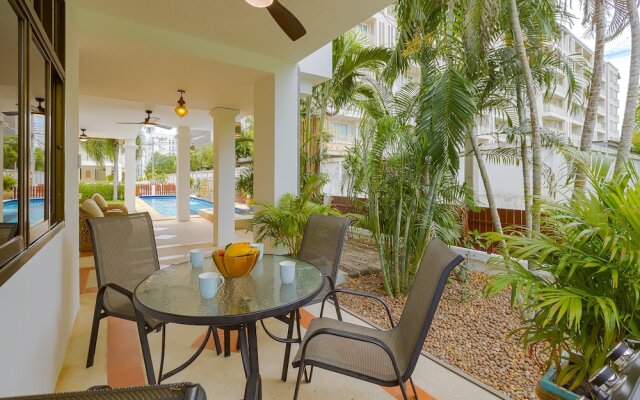 Pool villa  4 BR walking to Beach HV