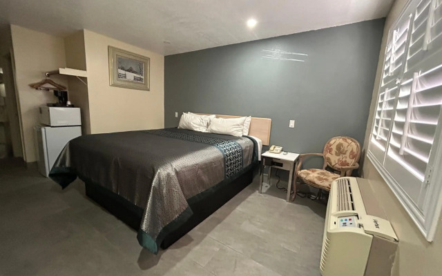 California Inn & Suites Adelanto US 395