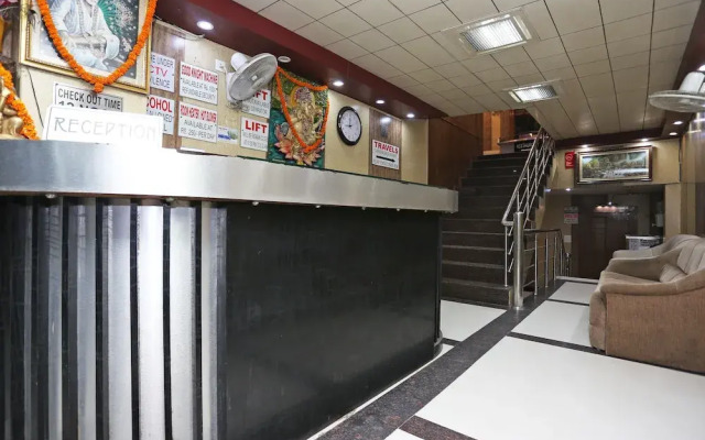 OYO 18870 Hotel Lajja Palace