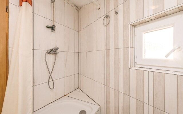 Amazing Apartment in Povljana With 2 Bedrooms, Jacuzzi and Wifi