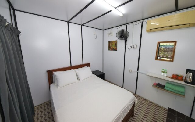 OYO 90960 Rajawali D'cabin Chalet Room