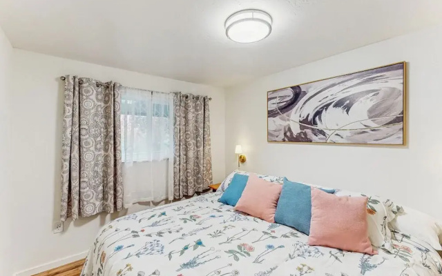1 Mi to Campus! Family Home w/ Game Room in Eugene