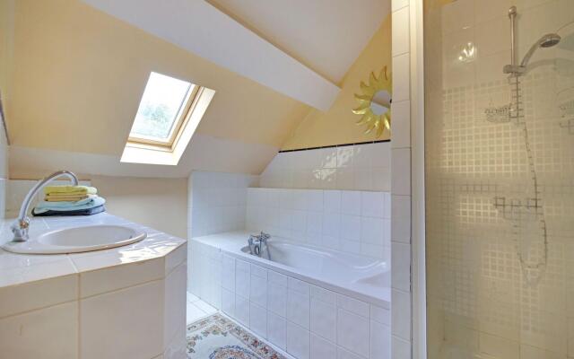 Charming Holiday Home in Raizeux Near Forest