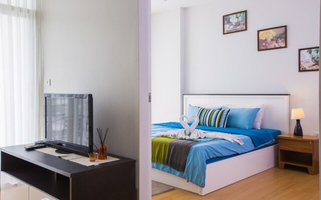 The Seacondo (Room for Holiday)