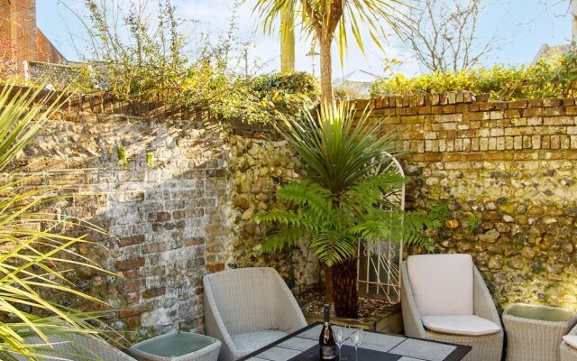 Terraced Townhouse Close to City Centre