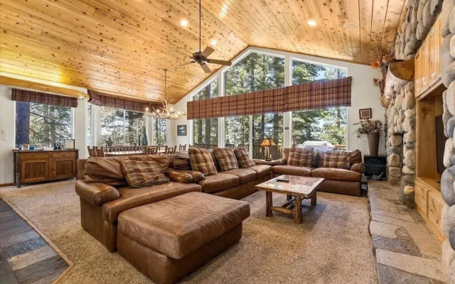 Getting Away Together 6 Bedroom Home by RedAwning