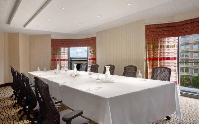 Hilton Rosemont Chicago O'Hare