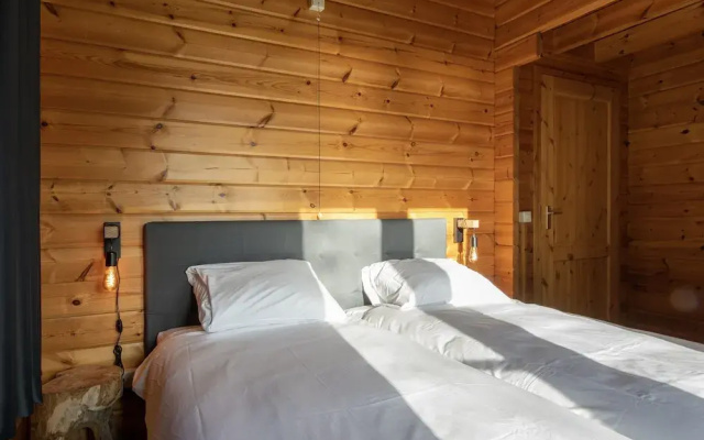 Lodge by the Lake in Arcen's Tranquil Nature