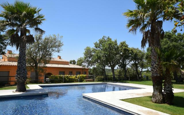 Comfortable apartment in Castell d'Aro with terrace