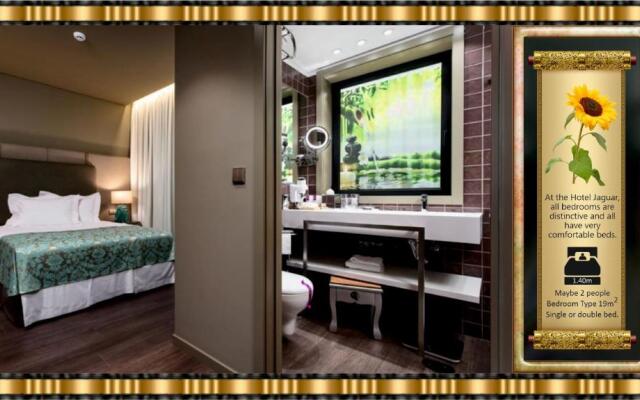 Hotel Jaguar Oporto - Airport to Hotel and City Center and Vice-Versa is a Free and Continuous Shuttle Service from 7AM to 8PM