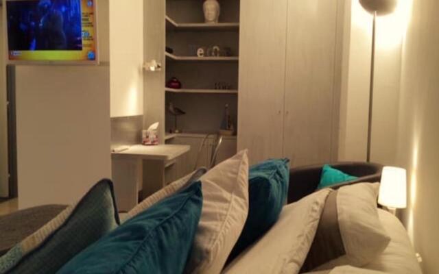 Suquet's Luxury Studio